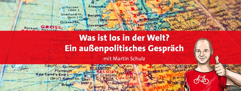 Eine Zeichnung von Mathias Stein mit der Schrift: "Was ist los in der Welt? Ein außenpolitisches Gespräch mit Martin Schulz". Im Hintergrund eine Weltkarte